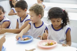 Juazeiro do Norte dispõe de cardápio completo para estudantes da rede municipal com restrições alimentares